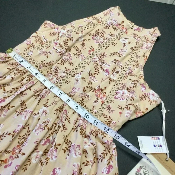 Sunday Mi Amor Womens Small Mini Dress Tan Rose Print Open Back Sleeveless NWT - Picture 8 of 10